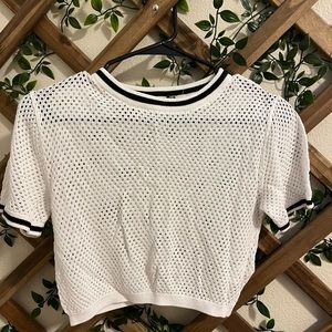 Xs H&M shirt only worn twice! Super cute to wear with layers or by itself